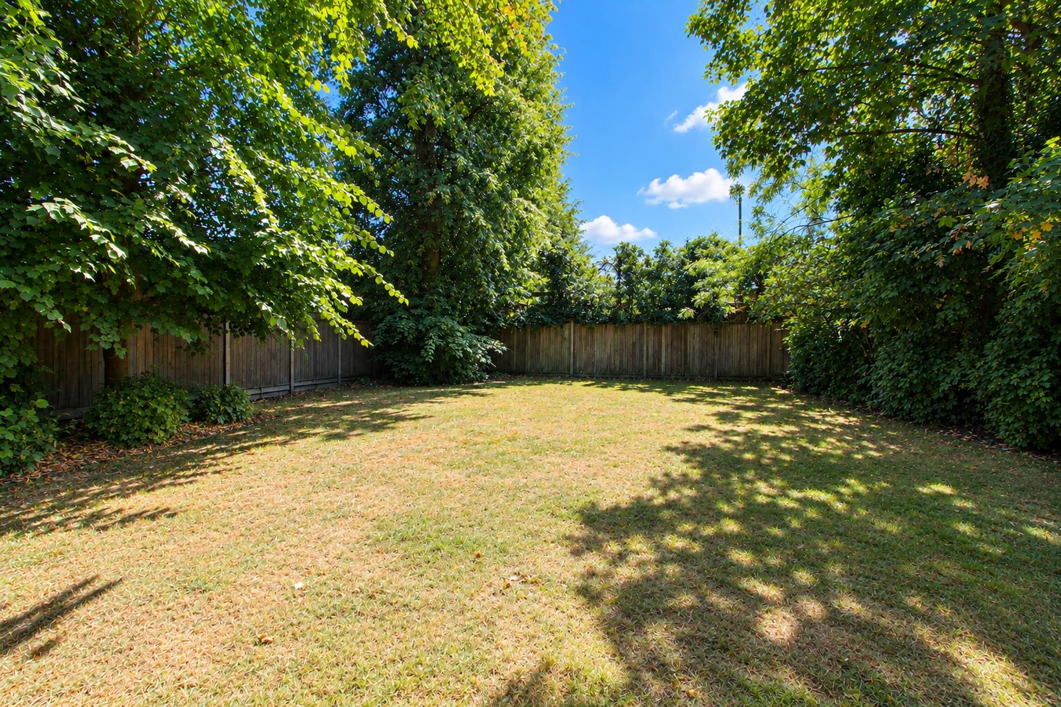 1 bed property in Harcourt Avenue, Wallington